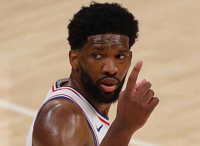 开云体育在线官网-季后赛再度经历严重起伏 恩比德仍需学会调整心态